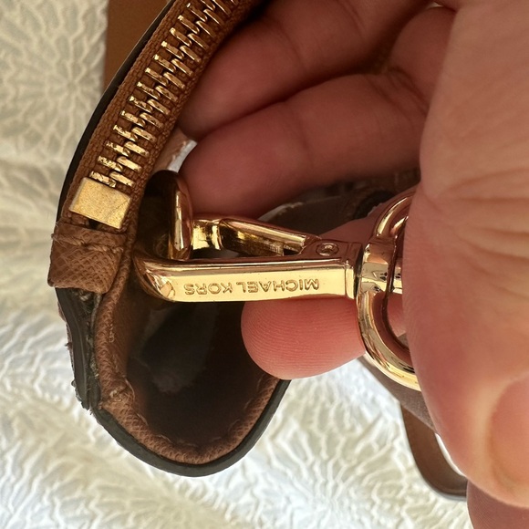 Used Michael Kors Medium Kellen in Saffiano Leather - Picture 8 of 15